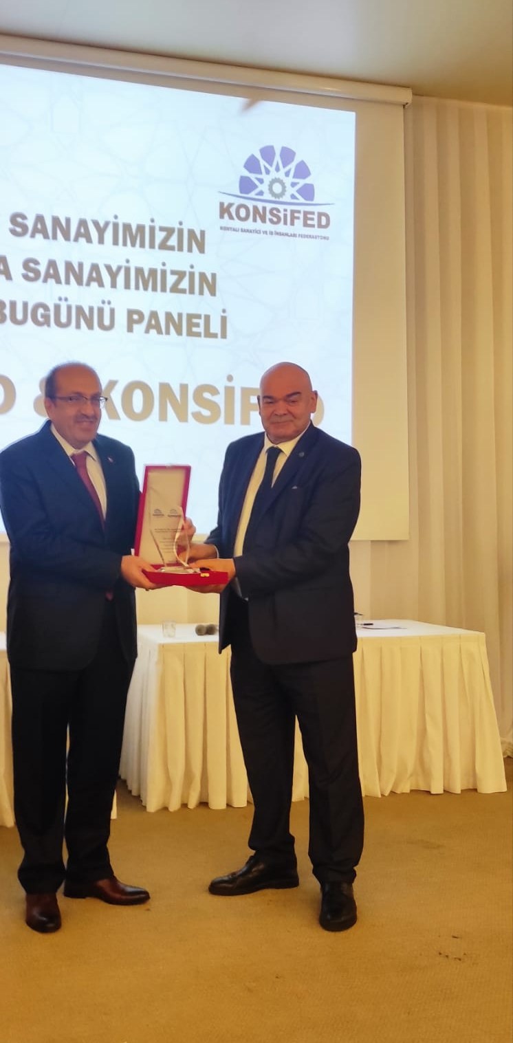 Günün Anısına Prof Dr.Sn.Adem Esen’e Plaket Takdiminde Bulundular